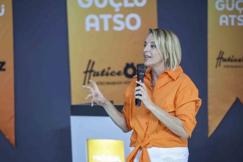 Antalya Ticaret ve Sanayi Odası (ATSO) Başkan Adayı Hatice Öz, seçim çalışmalarının en önemli gücü olan komite üyeleriyl