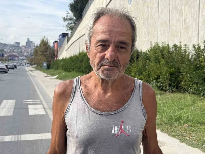 Avcılar’da yaşayan 68 yaşındaki Kemal Demirkol, yaz-kış demeden her gün yaklaşık 30 kilometre yol yürüyor.
