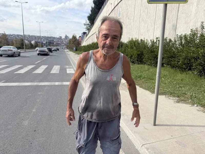 Avcılar’da yaşayan 68 yaşındaki Kemal Demirkol, yaz-kış demeden her gün yaklaşık 30 kilometre yol yürüyor.