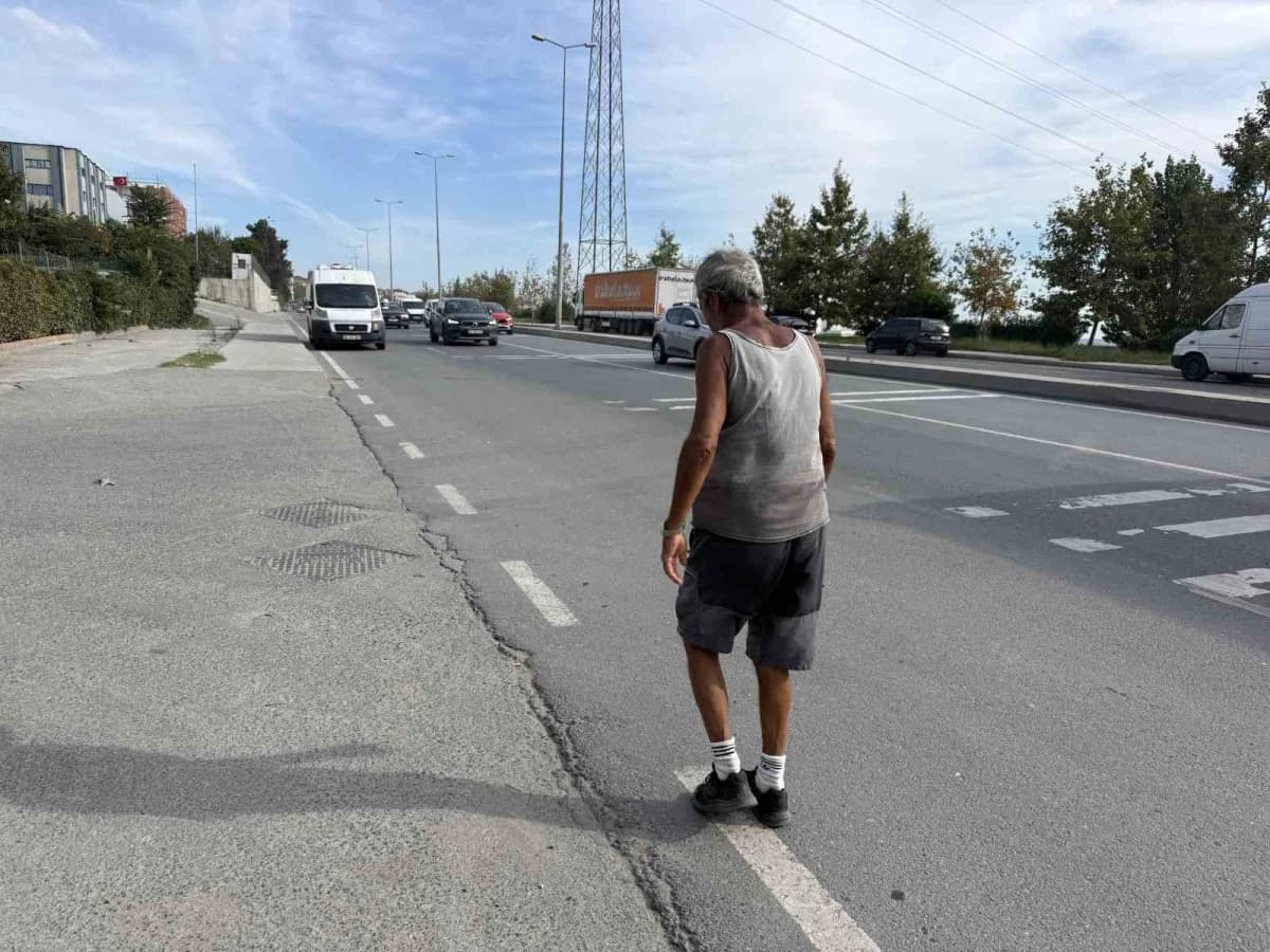 Avcılar’da yaşayan 68 yaşındaki Kemal Demirkol, yaz-kış demeden her gün yaklaşık 30 kilometre yol yürüyor.