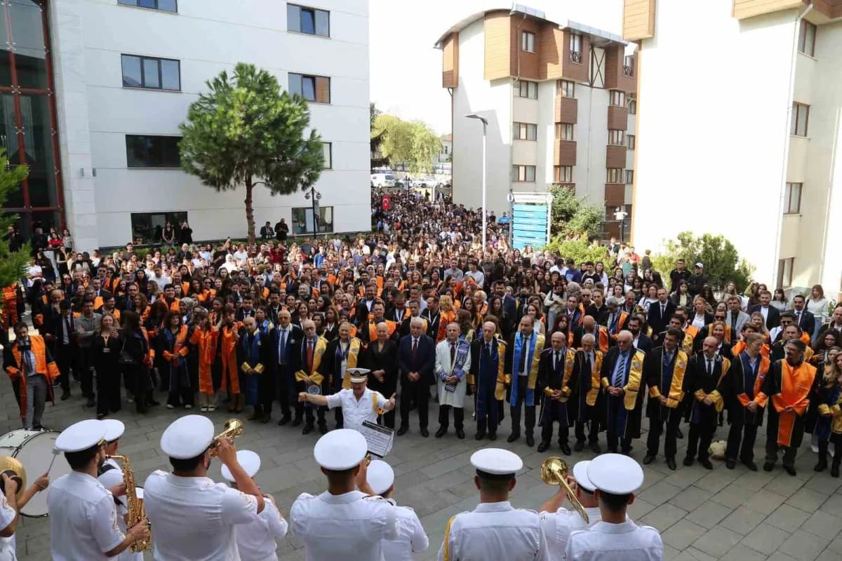 Avrasya Üniversitesi, 2026-2027 akademik yılının açılışını Ömer Yıldız Yerleşkesi’nde düzenlenen törenle gerçekleştirdi.