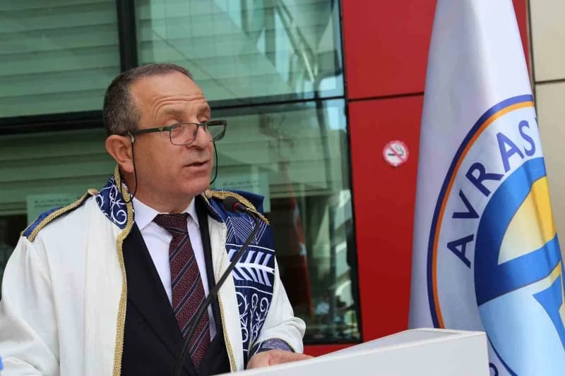Avrasya Üniversitesi, 2026-2027 akademik yılının açılışını Ömer Yıldız Yerleşkesi’nde düzenlenen törenle gerçekleştirdi.