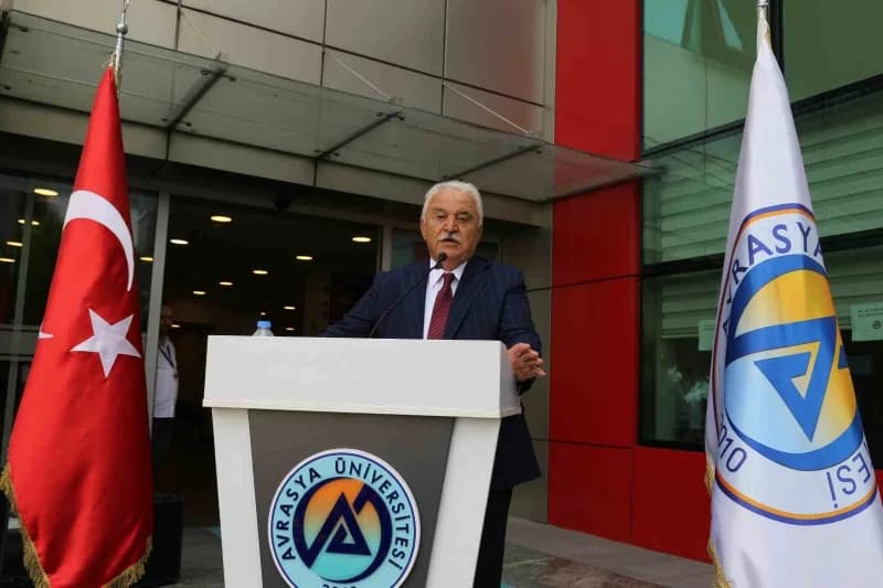 Avrasya Üniversitesi, 2026-2027 akademik yılının açılışını Ömer Yıldız Yerleşkesi’nde düzenlenen törenle gerçekleştirdi.