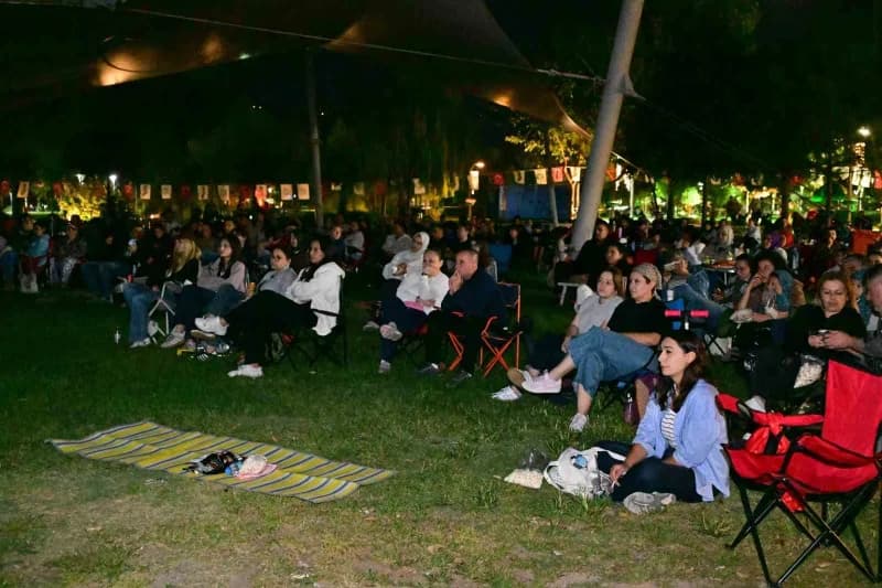 Manisa Büyükşehir Belediyesi tarafından 16-22 Eylül Avrupa Hareketlilik Haftası kapsamında düzenlenen açık hava sineması