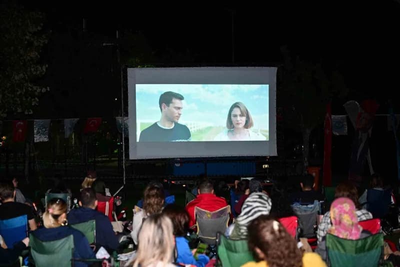Manisa Atatürk Kent Parkı’nda Avrupa Hareketlilik Haftası kapsamında açık hava sineması etkinliği