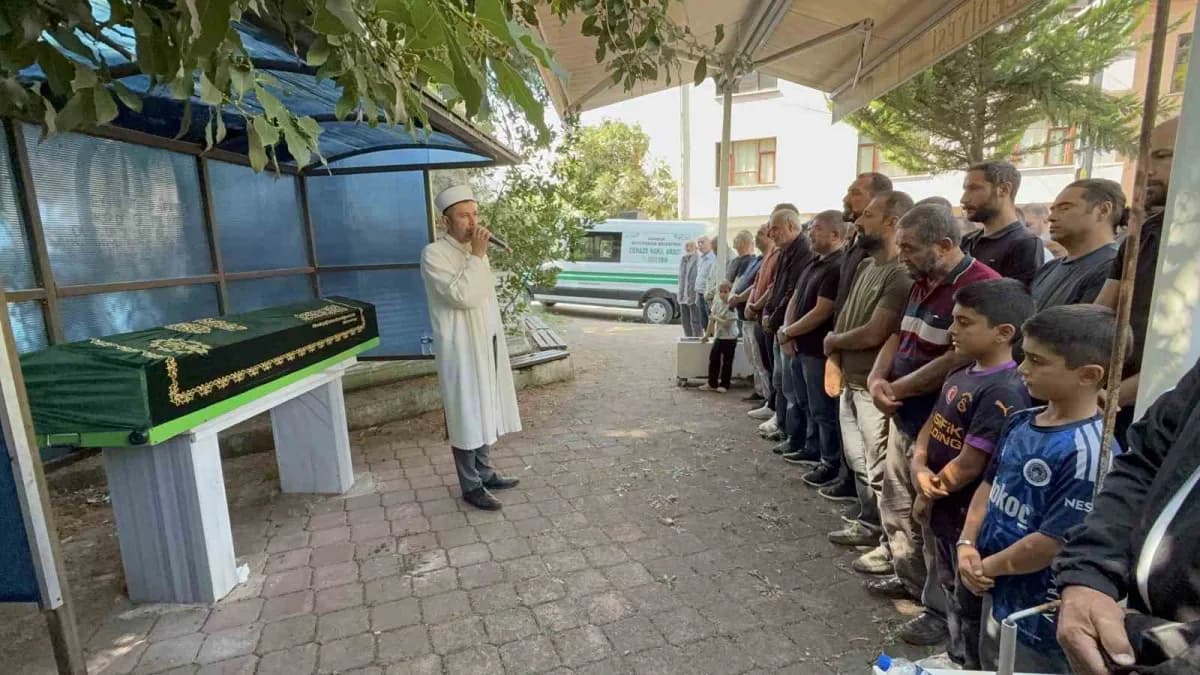 Sporcu çocuğun cenazesi, Kalkancı Mahallesi Nur’u Osmaniye Camii’nde kılınan cenaze namazının ardından Kalkancı Mezarlığ