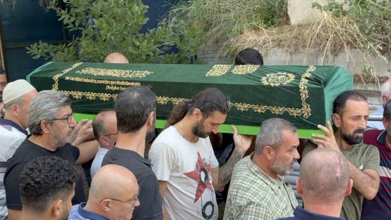 Sporcu çocuğun cenazesi, Kalkancı Mahallesi Nur’u Osmaniye Camii’nde kılınan cenaze namazının ardından Kalkancı Mezarlığ