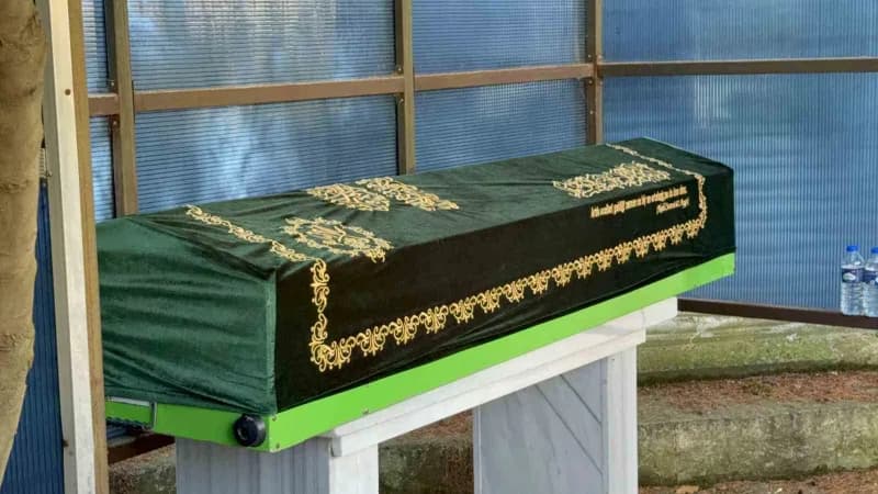 Sporcu çocuğun cenazesi, Kalkancı Mahallesi Nur’u Osmaniye Camii’nde kılınan cenaze namazının ardından Kalkancı Mezarlığ
