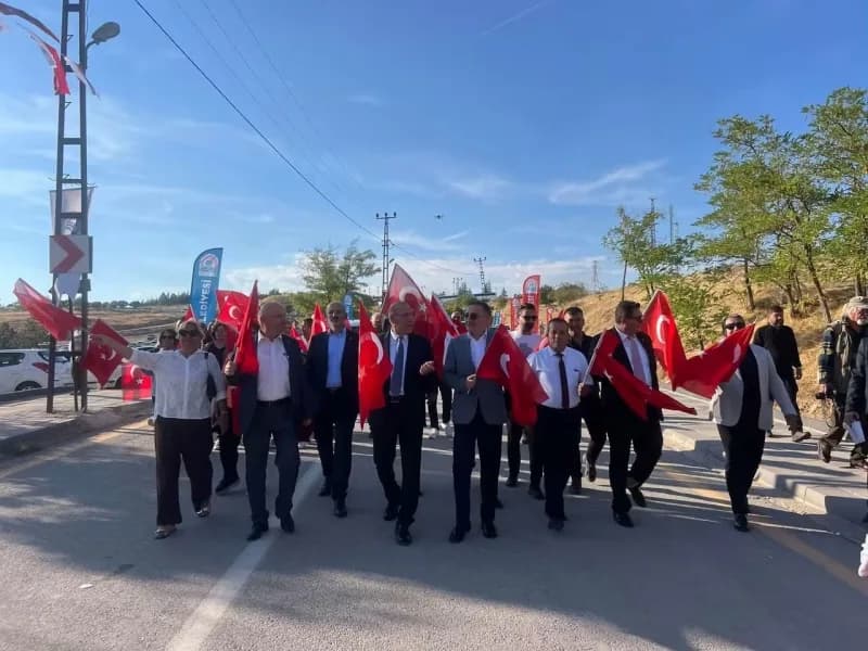 Ankara’nın coğrafi işaretli lezzetlerinden Ayaş domatesi’nin tanıtıldığı festival, ilçe sakinlerinin yanı sıra çevre il