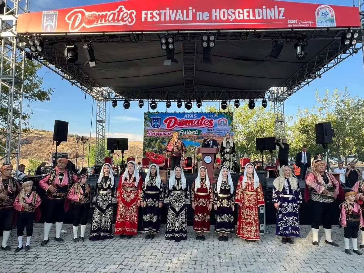 Ayaş Domates Festivali 2026'da Ankara'da renkli etkinlikler ve ziyaretçiler