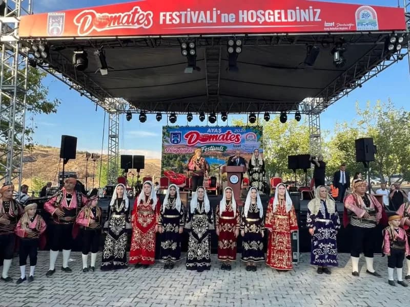 Ayaş Domates Festivali 2026'da Ankara'da renkli etkinlikler ve ziyaretçiler