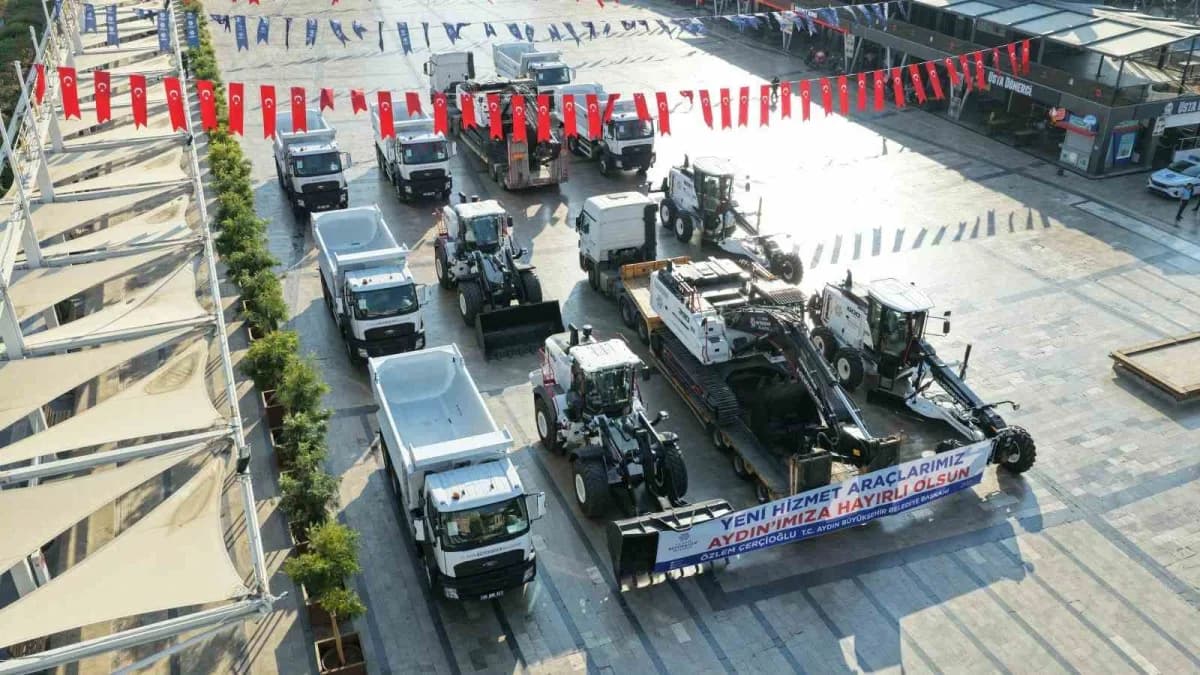 Aydın Büyükşehir Belediyesi yeni hizmet araçları filosuna 14 araç ekledi, 17 ilçede kullanılacak