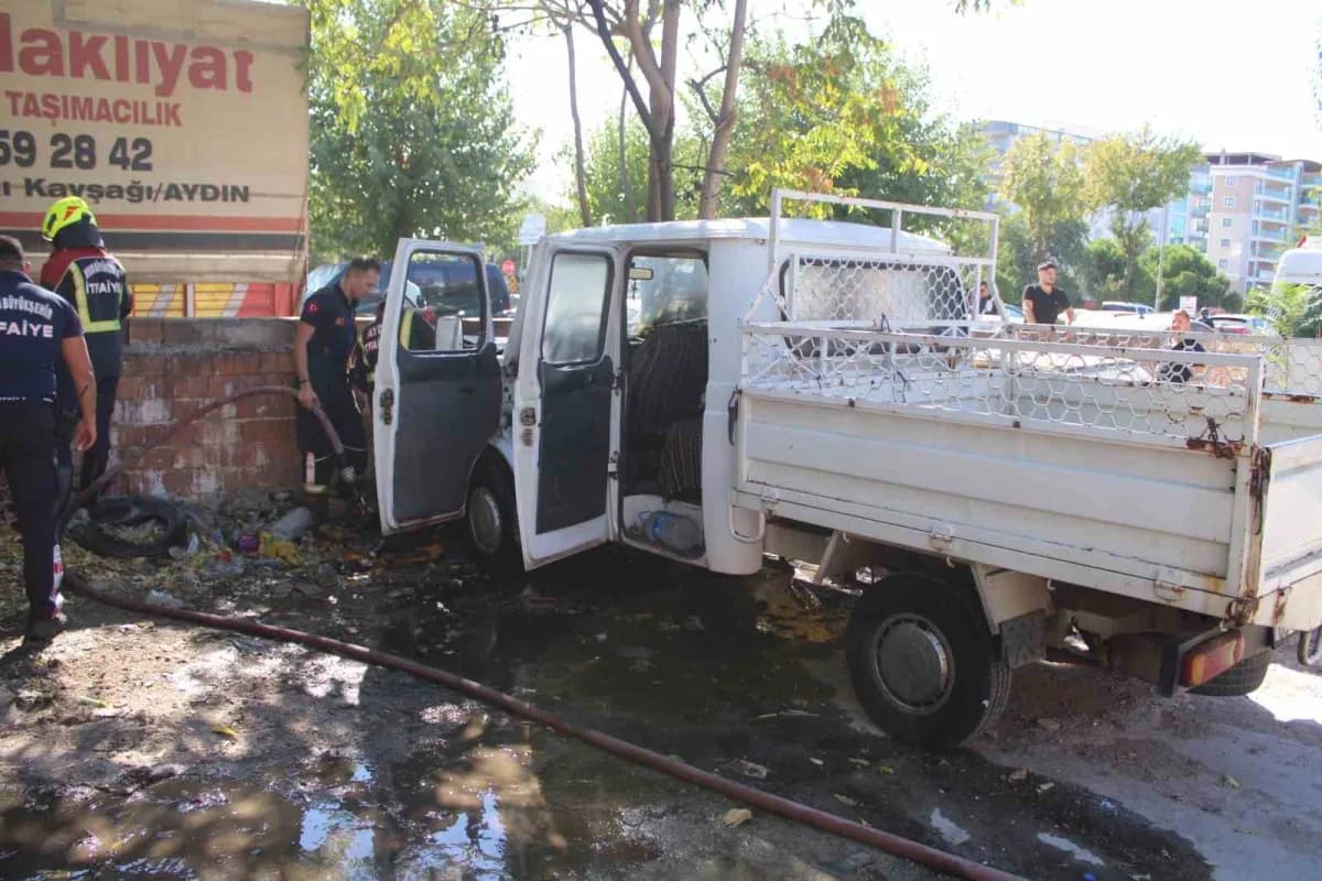 Aydın'ın Efeler ilçesinde park halindeki kamyonette çıkan yangın ekiplerin müdahalesiyle söndürülürken, araç kullanılama