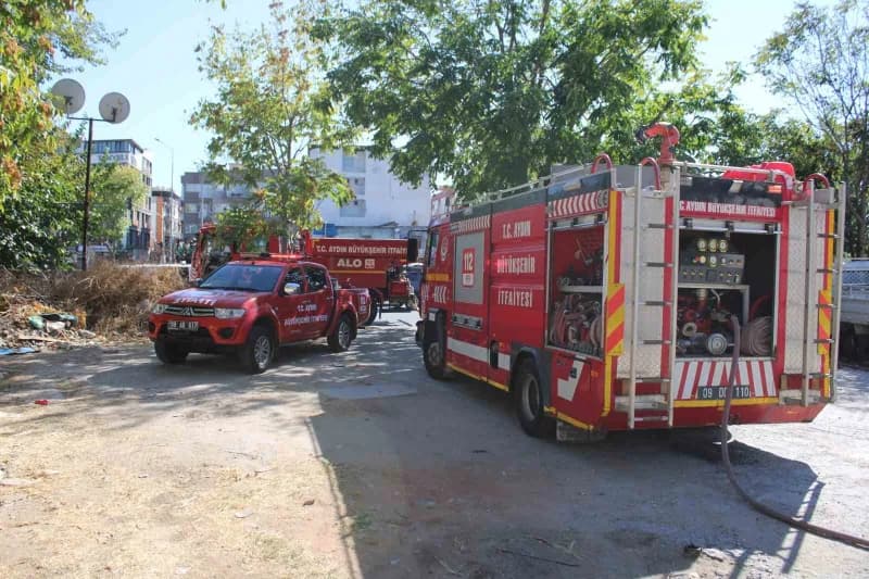 Aydın'ın Efeler ilçesinde park halindeki kamyonette çıkan yangın ekiplerin müdahalesiyle söndürülürken, araç kullanılama