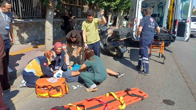 Aydın Efeler ilçesinde motosiklet kazası sonrası sağlık ekiplerinin müdahalesi