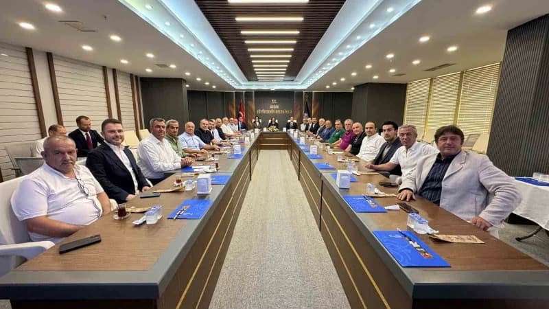 Aydın Büyükşehir Belediye Başkanı Özlem Çerçioğlu, kentte faaliyet gösteren incir ihracatçılarıyla bir araya gelerek sek