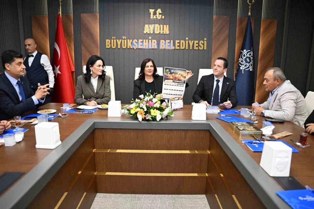 Aydın Büyükşehir Belediye Başkanı Özlem Çerçioğlu, kentte faaliyet gösteren incir ihracatçılarıyla bir araya gelerek sek