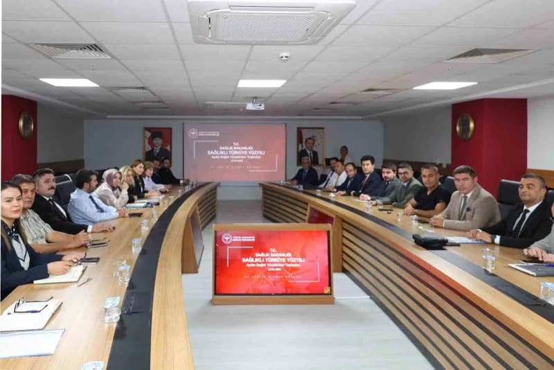 Aydın'da kamu hastanelerinin yöneticilerinin katıldığı sağlık hizmetleri değerlendirme toplantısı