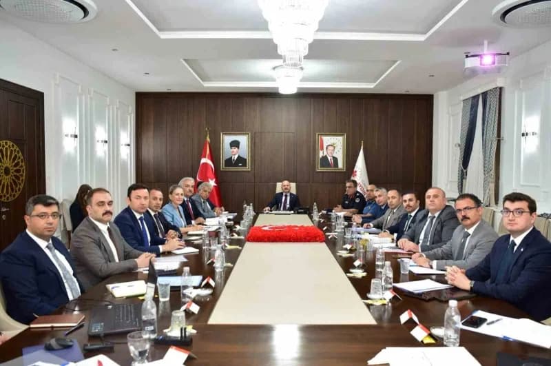 Aydın Valisi Dr. Osman Varol başkanlığında eğitim ortamlarının güvenliği toplantısı yapıldı