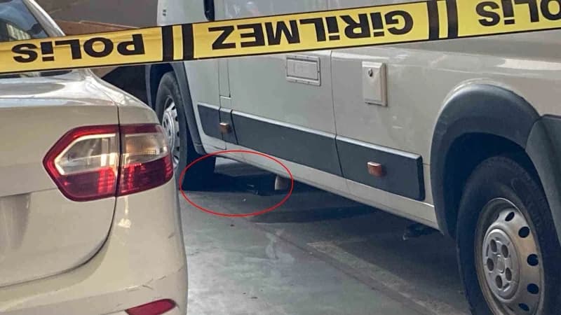 Aydın'ın Efeler ilçesinde polis ekipleri tarafından, bir okulun önünde park halindeki bir aracın altına gizlenmiş bir ad