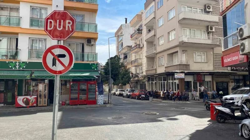 Aydın'ın Efeler ilçesinde Yol yenileme çalışmaları kapsamında asfaltlanan Orta Mahalle 218 Sokak'ta trafik düzeni değişt