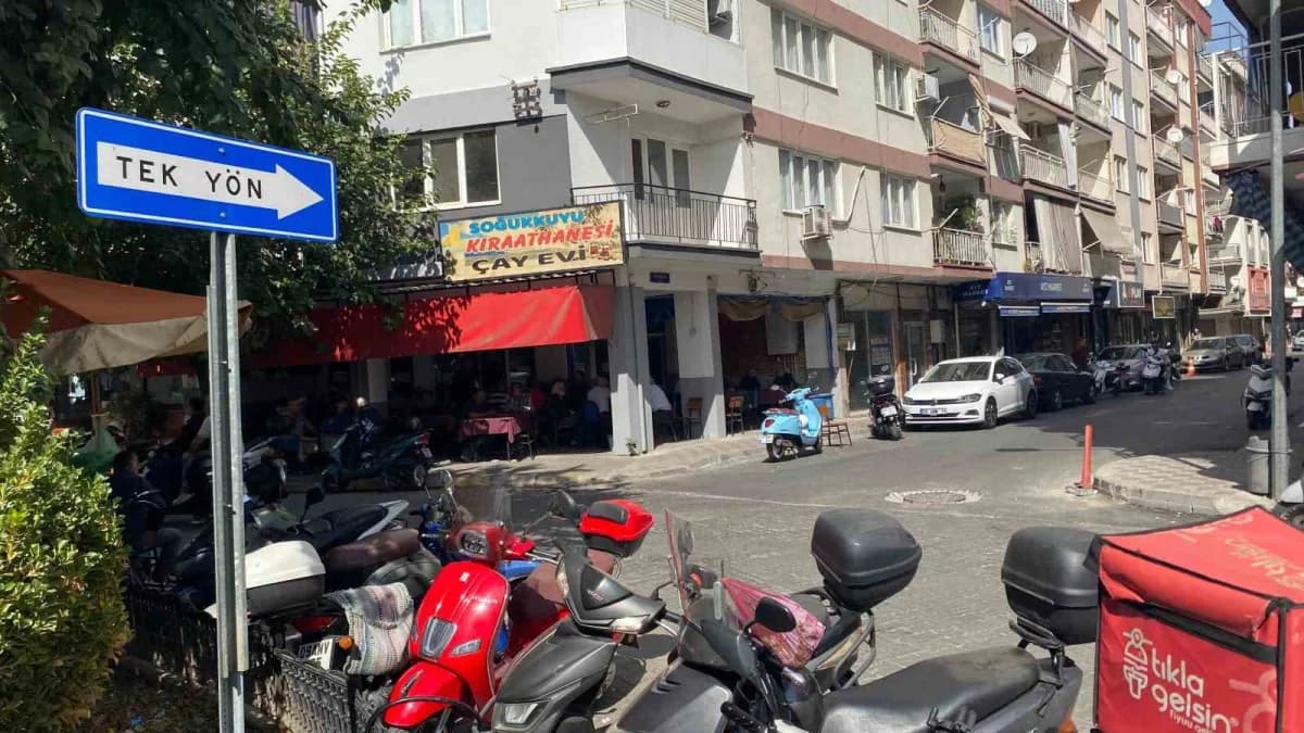 Aydın Efeler Orta Mahalle 218 Sokak’ta asfaltlanan yol ve trafik işaretleri