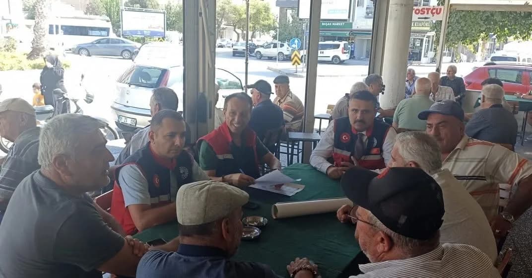 Aydın İl Tarım ve Orman Müdürlüğü tarafından düzenlenen Cuma Buluşmaları etkinliği için üreticilerle sahada yapılan görü