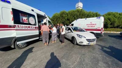 Aydın Efeler ilçesinde Aydın-İzmir karayolu kavşağında meydana gelen trafik kazası sonrası olay yeri