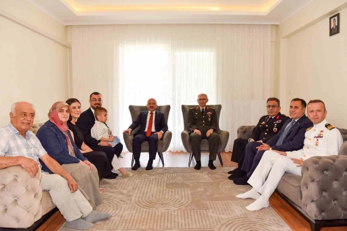 Aydın Valisi Dr. Osman Varol, gazi Oğuzhan Çakır ve ailesiyle 19 Eylül Gaziler Günü'nde bir arada