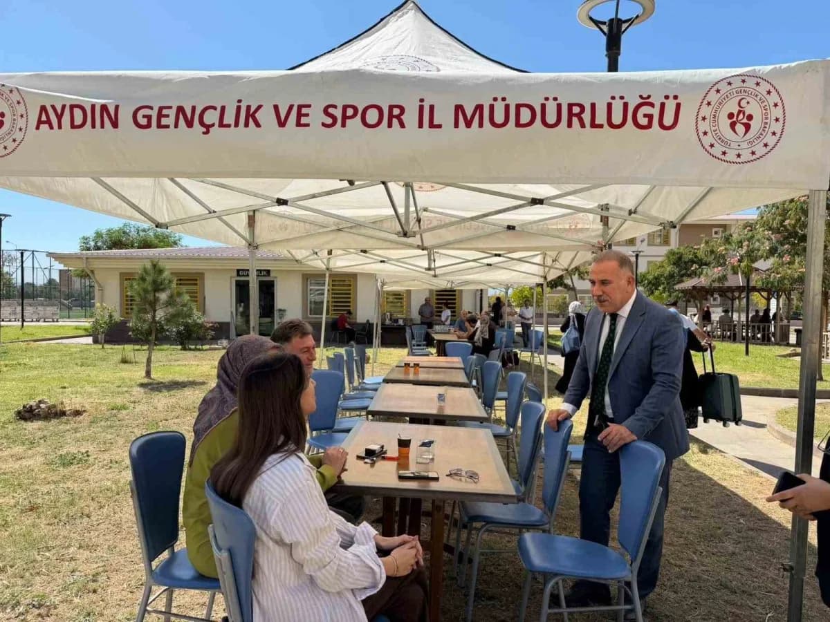Aydın'da üniversite öğrencilerinin yeni eğitim-öğretim dönemi öncesinde yurt kayıt işlemleri başladı. Öğrenciler ve aile