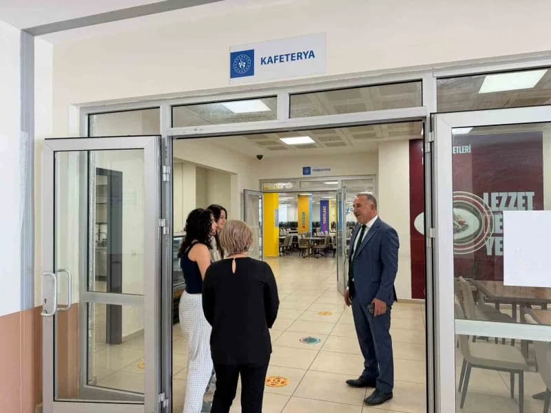 Aydın'da üniversite öğrencilerinin yeni eğitim-öğretim dönemi öncesinde yurt kayıt işlemleri başladı. Öğrenciler ve aile