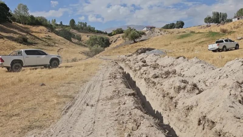 Bitlis'in Adilcevaz ilçesine bağlı Aydınlar beldesine 18 kilometre mesafede bulunan Yukarı Süphan köyünden Atatürk Mahal