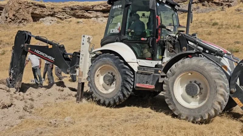 Bitlis'in Adilcevaz ilçesine bağlı Aydınlar beldesine 18 kilometre mesafede bulunan Yukarı Süphan köyünden Atatürk Mahal