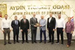 Ukrayna Ankara Büyükelçisi Naryman Dzhelialov ve AYTO Başkanı Hakan Ülken Aydın Ticaret Odası’nda görüşme yaparken