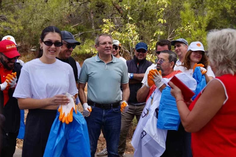 Ayvalık’ta Dünya Temizlik Günü ve Uluslararası Kıyı Temizliği Günü’nde çevreci hareketi
