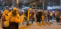 Ayvalık’ta Sarımsaklı Kapalı Pazaryeri’nde düzenlenen Engelliler Kültür, Sanat ve Spor Şenlikleri final gecesinde dans e