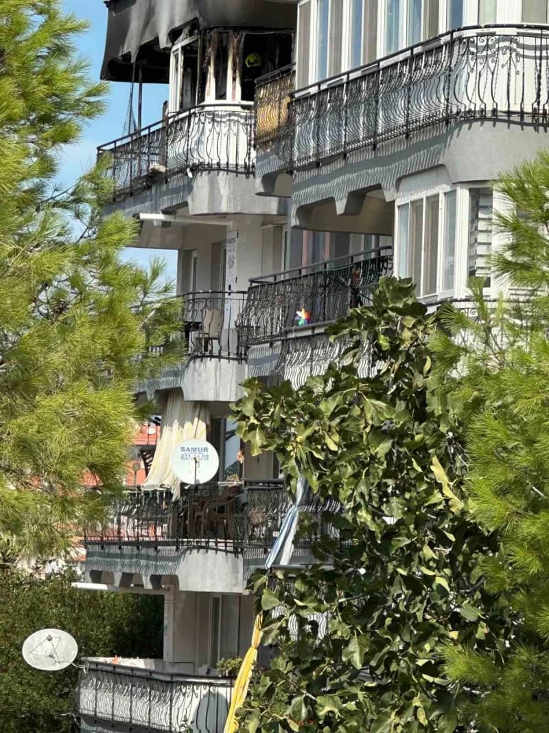 Ayvalık’ta kızgın yağa su dökülünce yangın çıktı