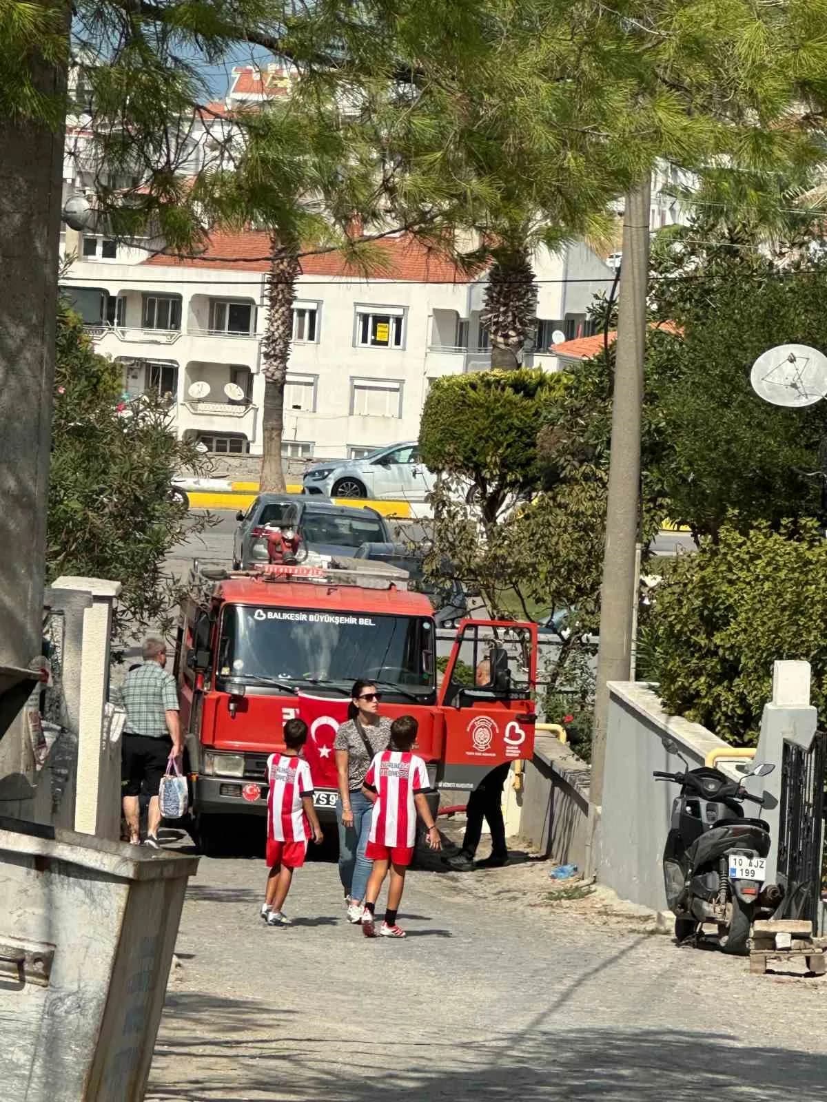 Ayvalık’ta kızgın yağa su dökülünce yangın çıktı
