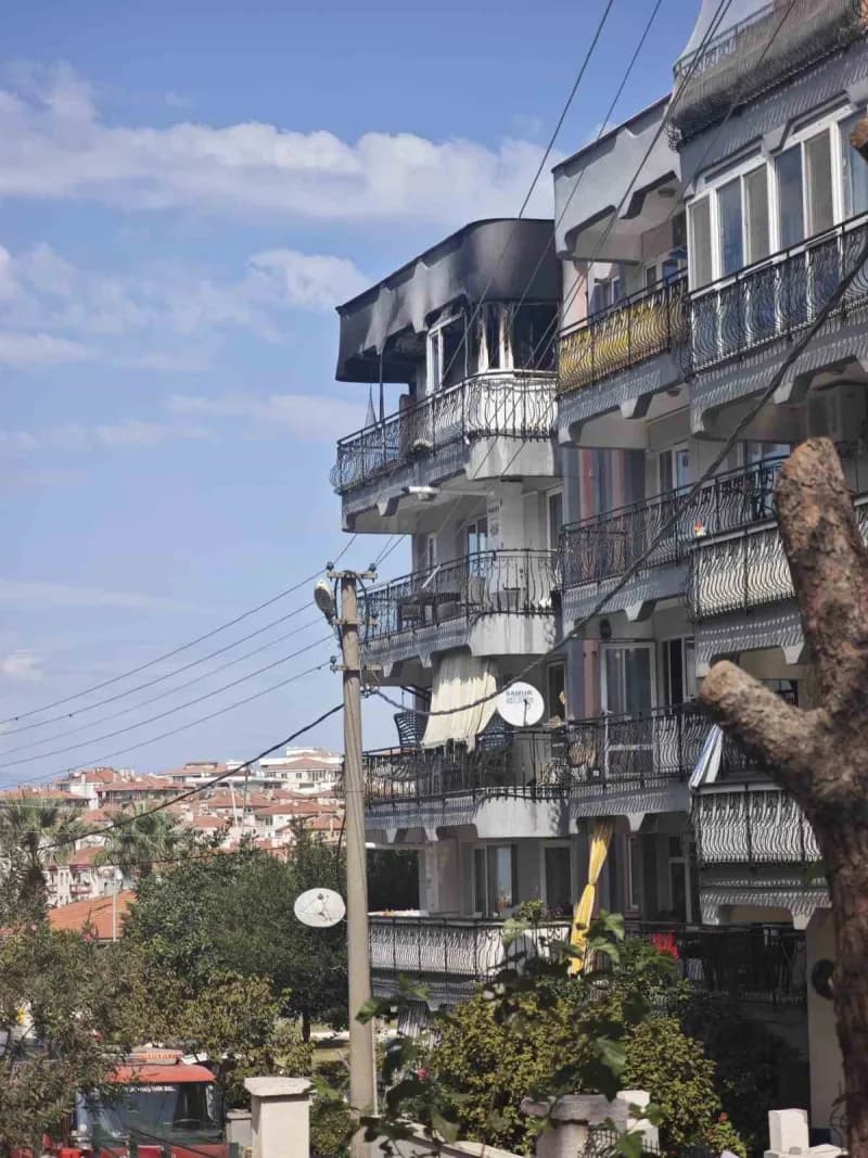 Ayvalık’ta kızgın yağa su dökülünce yangın çıktı