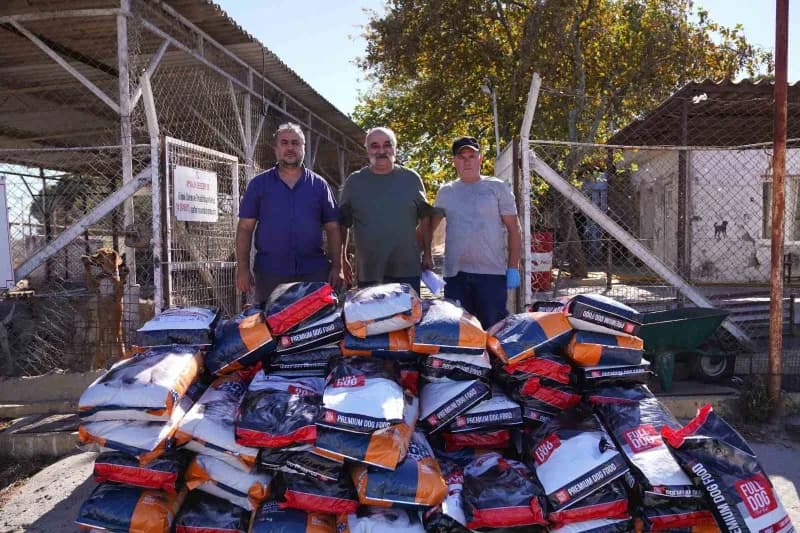 Ayvalık’ta can dostlar için yaklaşık 1 ton mama toplandı