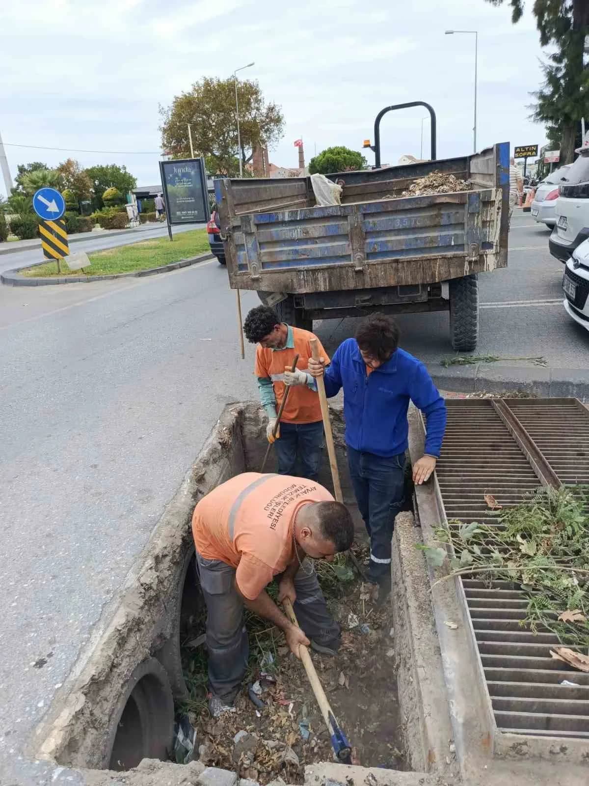 Ayvalık’ta mazgal ve yağmur suyu kanallarında büyük temizlik