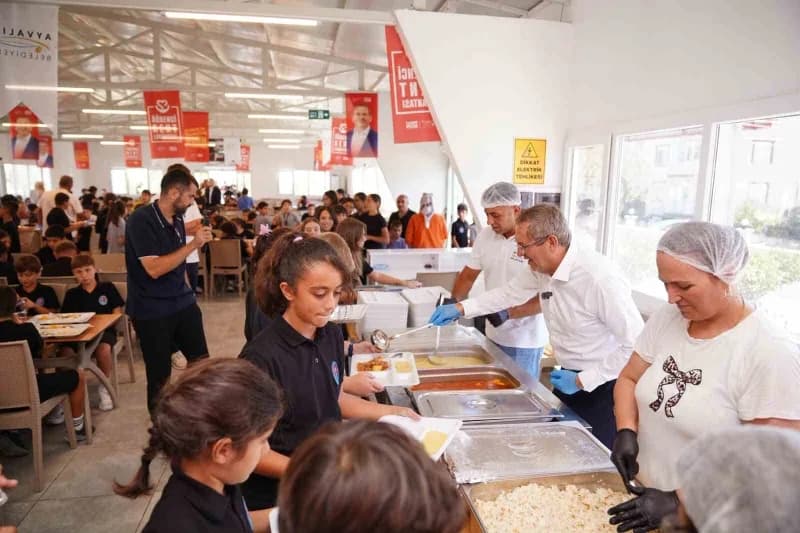 Ayvalık’ta Öğrenci sofrası; 3 çeşit yemek ve meyve 50 TL