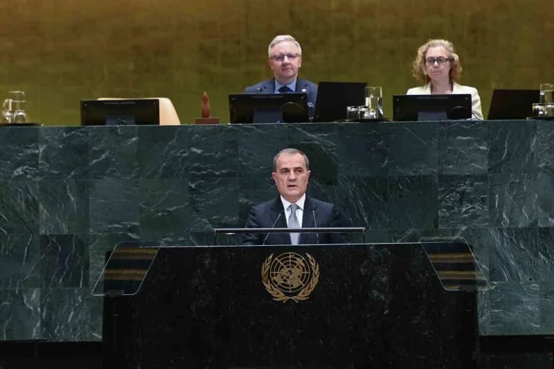 Azerbaycan Dışişleri Bakanı Ceyhun Bayramov BM Genel Kurulu’nda konuşma yaparken