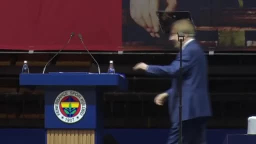 Aziz Yıldırım, Fenerbahçe mali genel kurulunda konuşma yaparken