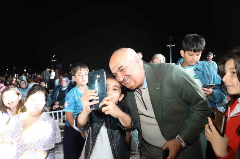Aziziye Belediyesi’nin ilçe genelinde başlattığı "Aziziye'de Güz Akşamları" etkinlikleri, yediden yetmişe binlerce vatan
