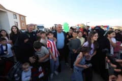 Aziziye’de Güz Akşamları etkinliklerinde çocuklar oyun parklarında eğlenirken Belediye Başkanı Emrullah Akpunar çocuklar
