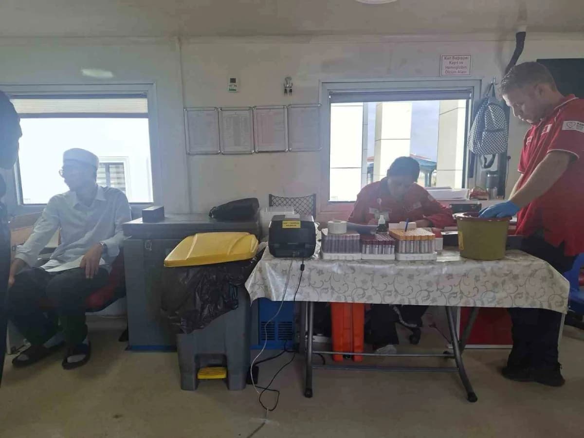 Aziziye Nizamiye Eğitim Kurumları, toplumsal yardımlaşma ve dayanışma bilincini artırmak amacıyla geniş kapsamlı bir kan