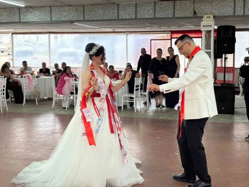 Kırklareli’nin Babaeski ilçesinde yaşayan işitme ve konuşma engelli Simay, sosyal medyada tanıştığı Giray ile dünya evin