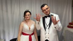 Babaeski’de işitme ve konuşma engelli çift düğünlerinde işaret diliyle mutluluklarını paylaşıyor