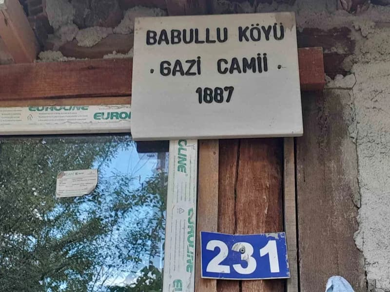 Eskişehir'in Sivrihisar ilçesindeki Babullu Köyü Gazi Camii'nde 50 yılın ardından ilk defa Cuma namazı kılındı.